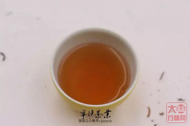 大益行情网：中期茶系列-2005年大益南糯孔雀
