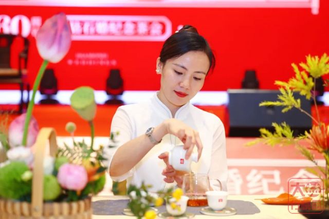 在诗与茶中感受深爱 | “诗咏关雎”60周年钻石婚纪念茶会圆满举办