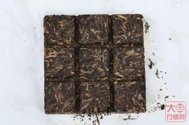 大益中期茶系列-2011 年 大益 九二方茶 生茶