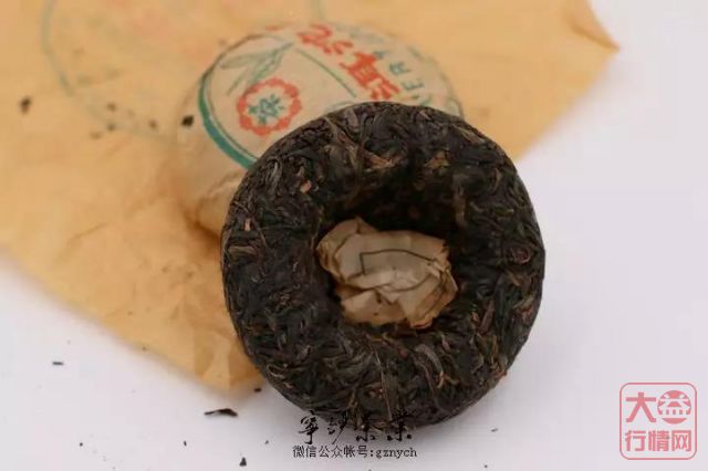 大益行情网：大益中期茶系列-2000年八中红丝带沱