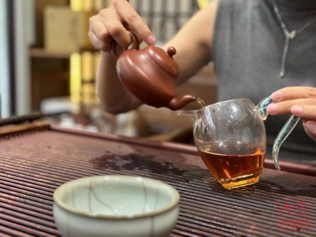 标题:《301黄大益青饼》品茶记