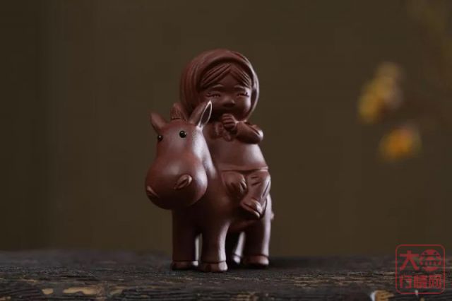 据说那些爱茶的人，都养着几件灵气茶宠！