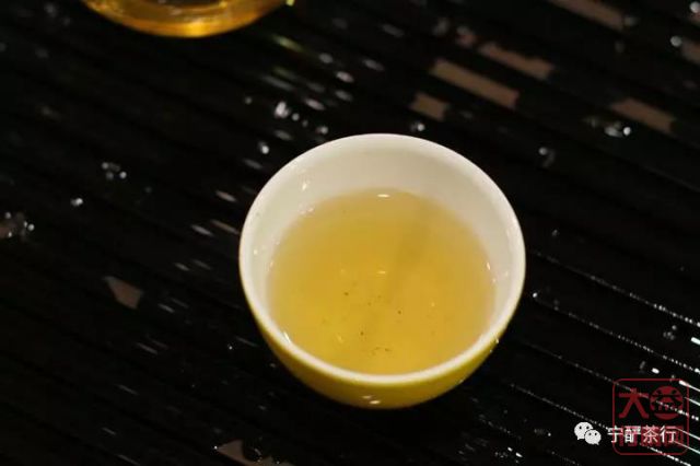 2018年大益系列-<云起> 青饼 150克小饼