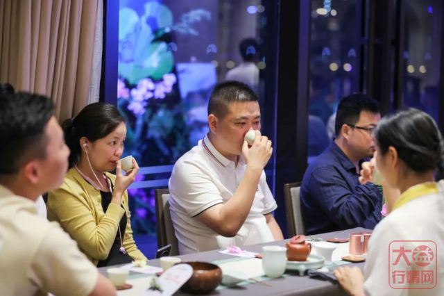 携手渡难关 | 全国多城共饮大益茶,重磅新品“乔木圆茶”启航新征程