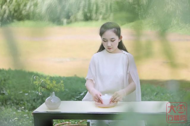 7582主题茶席 | 初夏时节,如何展示一款广受茶友追捧的经典生茶?