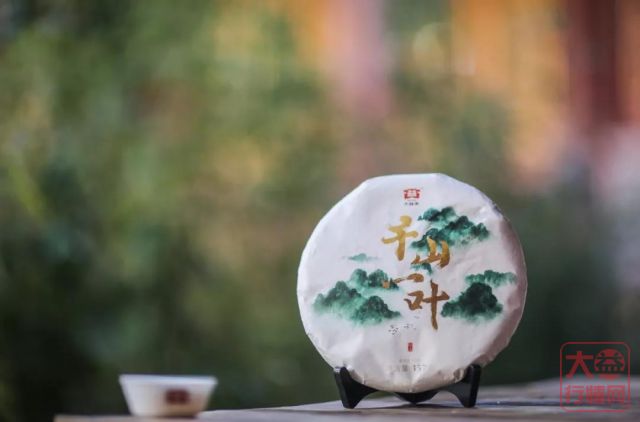 一饮而尽--为解渴，用心品茶--见功夫
