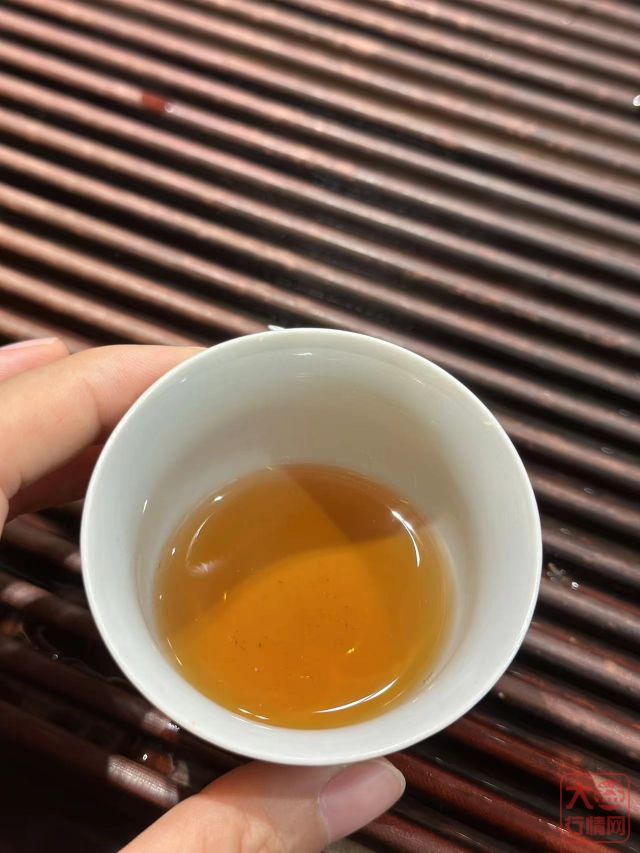 标题:《301黄大益青饼》品茶记