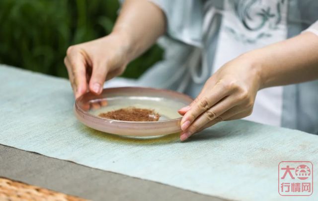 乔木圆茶主题茶席 | 我们是如何将“深山万木春”的意境具象化的