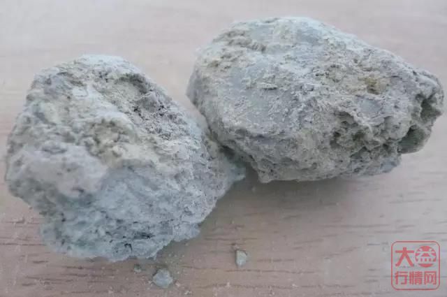 独佩一壶游，秋毫泰山小