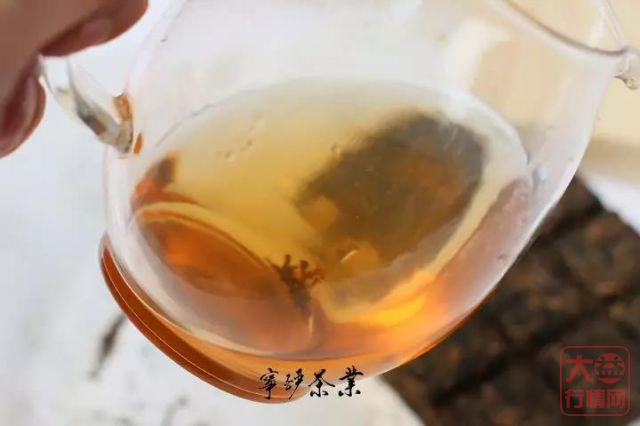 大益中期茶系列-2011 年 大益 九二方茶 生茶