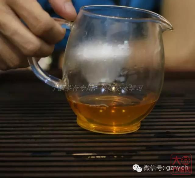 大益行情网：2016年 勐海茶厂 大益 群峰之上