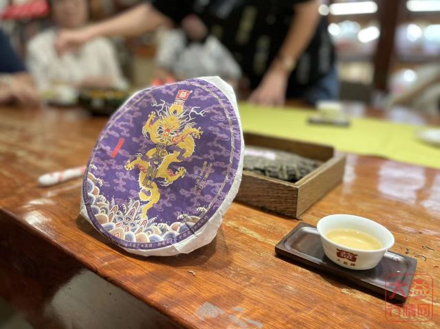 非新非旧的龙柱圆茶生茶!纠结的又岂是大益藏家