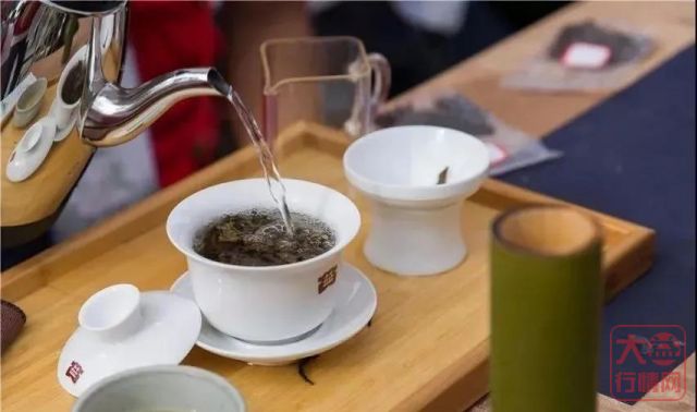 详解大益茶的三大核心属性——古董、金融、茶(上)
