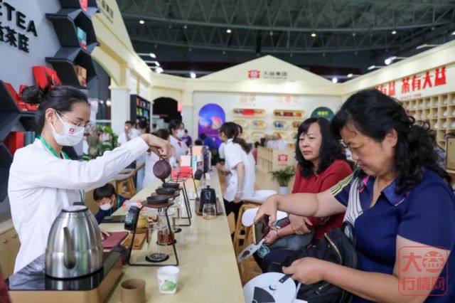 直击昆明茶博会 ▏​大益传递健康生活，引领年轻茶饮新潮流