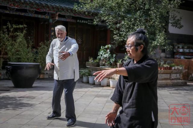 倾心大益，意大利爷爷要把青年茶庭“打包带回家”？