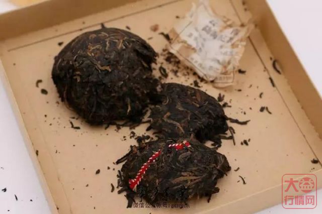 大益行情网：大益中期茶系列-2000年八中红丝带沱