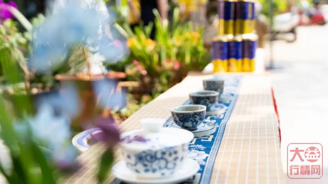 “茶人公益”再行动 | 全国6个服务商益工分社成立,益工翠湖奉茶近万杯