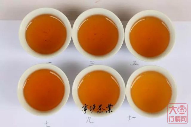 2018年大益系列-千山一叶 生茶