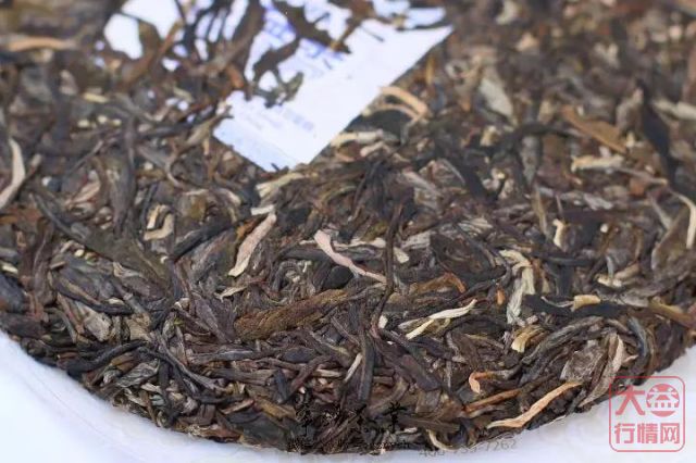 2019年大益系列-大益拱金耙银 生肖猪饼