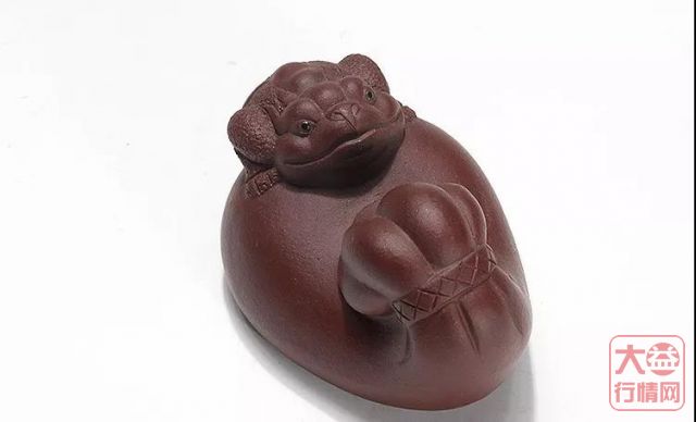 据说那些爱茶的人，都养着几件灵气茶宠！