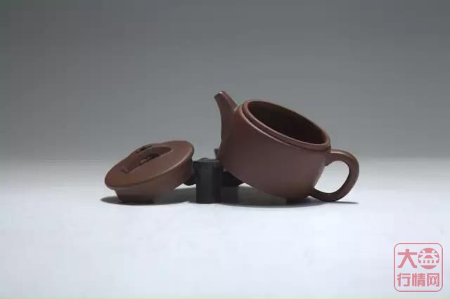 独佩一壶游，秋毫泰山小