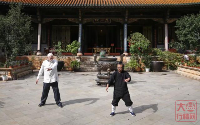 倾心大益，意大利爷爷要把青年茶庭“打包带回家”？