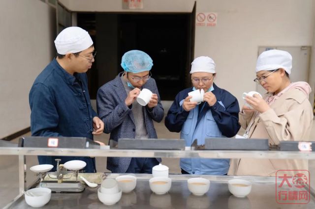 勐海茶厂春茶开收 | 初制所软硬件升级换代,严把原料入库第一关