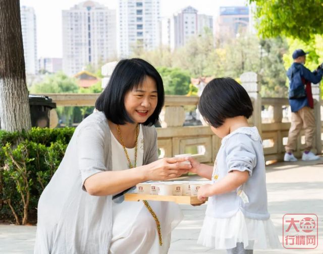 “茶人公益”再行动 | 全国6个服务商益工分社成立,益工翠湖奉茶近万杯