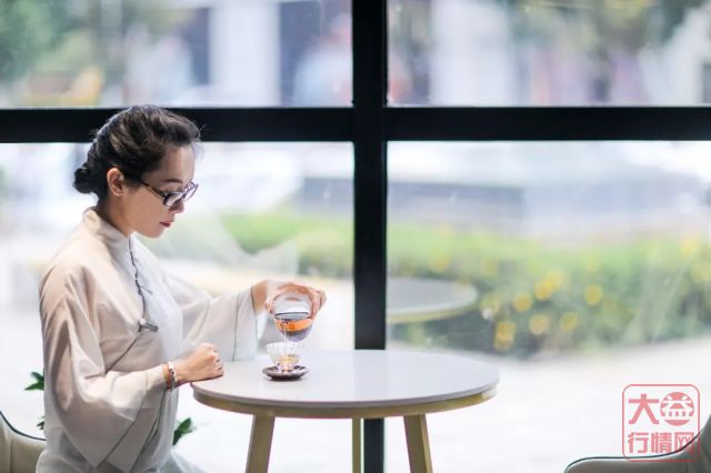 龙柱圆茶茶席 气质感拉满,新中式与传统茶的创意融合