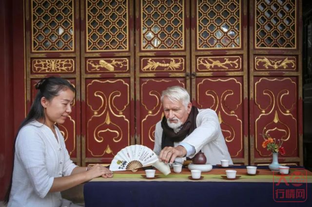 倾心大益，意大利爷爷要把青年茶庭“打包带回家”？