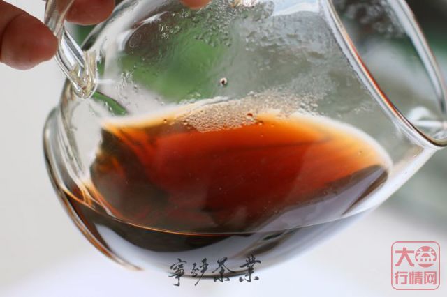 2018年大益系列-1801-0562熟茶