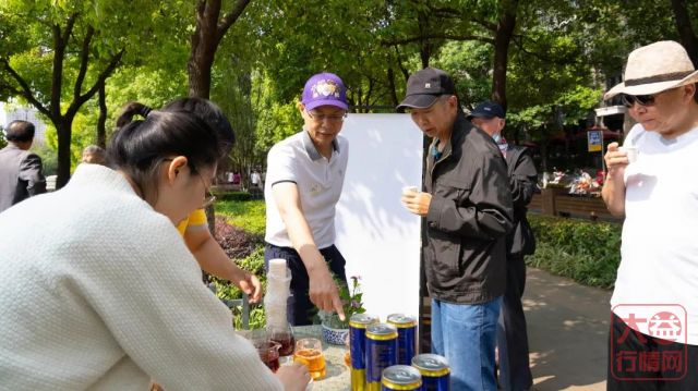“茶人公益”再行动 | 全国6个服务商益工分社成立,益工翠湖奉茶近万杯