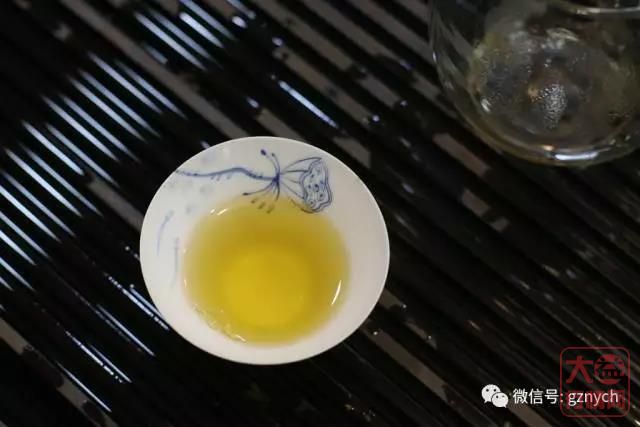 2016年 大益 凰后 青饼 鸡年生肖茶