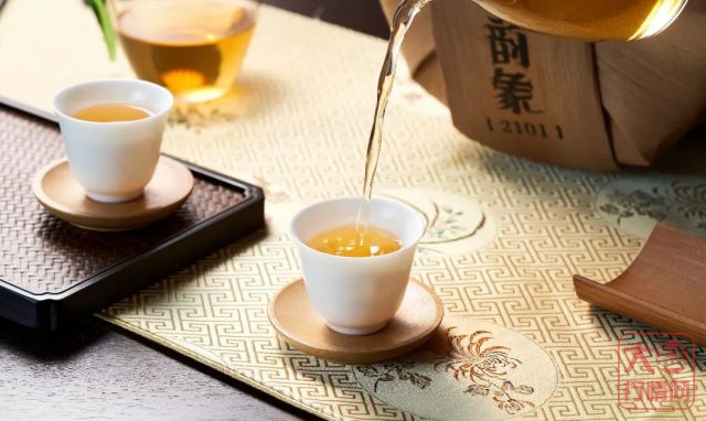 茶少不算是好事，茶价低也不能算是好事，茶又少价又低就是好事了！