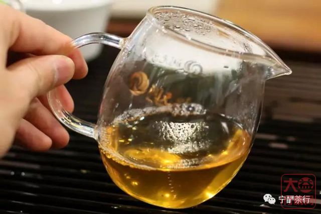 2018年大益系列-<云起> 青饼 150克小饼