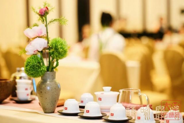 在诗与茶中感受深爱 | “诗咏关雎”60周年钻石婚纪念茶会圆满举办