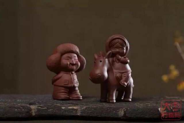 据说那些爱茶的人，都养着几件灵气茶宠！