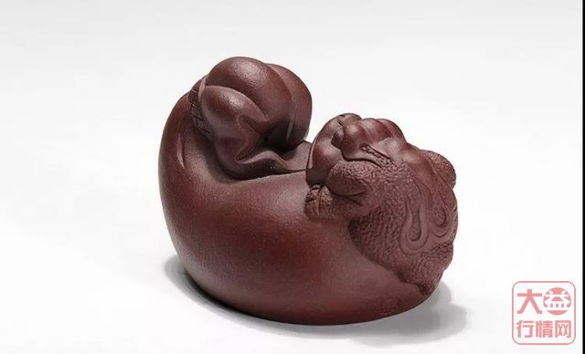 据说那些爱茶的人，都养着几件灵气茶宠！