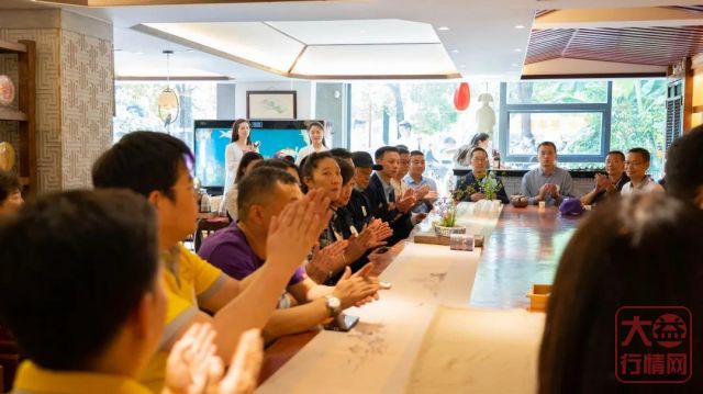 “茶人公益”再行动 | 全国6个服务商益工分社成立,益工翠湖奉茶近万杯