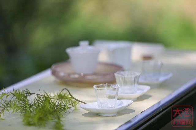 7582主题茶席 | 初夏时节,如何展示一款广受茶友追捧的经典生茶?